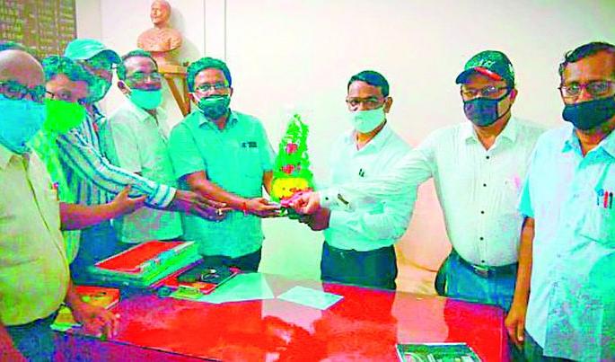 The problems of primary teachers are not solved | प्राथमिक शिक्षकांच्या समस्या सुटता सुटेना 