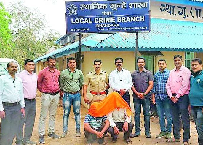 In a dispute over Rs one lakh, the contractor was brutally murdered by a shell | एक लाखाच्या वादात कंत्राटदाराचा शेल्याने गळा आवळून निर्घृण खून