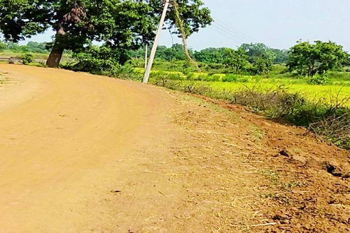 Villagers oppose tap water scheme | नळ योजनेच्या कामाला गावकऱ्यांचा विरोध Villagers oppose tap water scheme | नळ योजनेच्या कामाला गावकऱ्यांचा विरोध