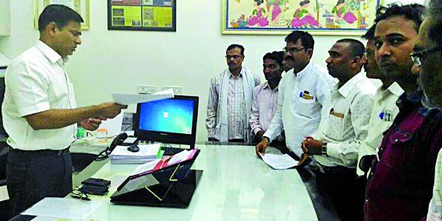 Unemployment will come to the Maha E-Seva Kendra | महा ई-सेवा केंद्रचालकांवर येणार बेरोजगारीचे सावट Unemployment will come to the Maha E-Seva Kendra | महा ई-सेवा केंद्रचालकांवर येणार बेरोजगारीचे सावट