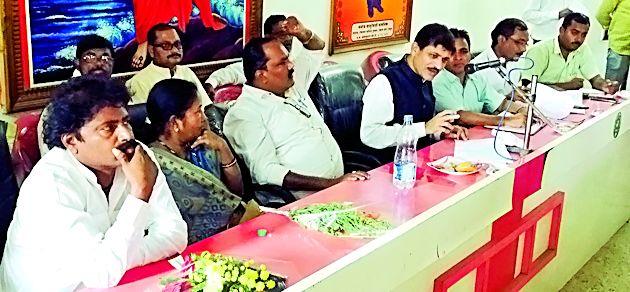 Plan to overcome water scarcity | पाणी टंचाईवर मात करण्यासाठी नियोजन करा Plan to overcome water scarcity | पाणी टंचाईवर मात करण्यासाठी नियोजन करा