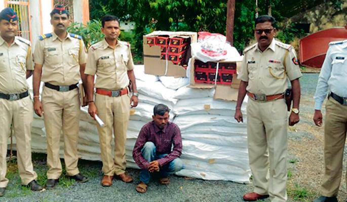 21 lakh worth of fragrant tobacco seized | २१ लाख रुपयांचा सुगंधित तंबाखू जप्त