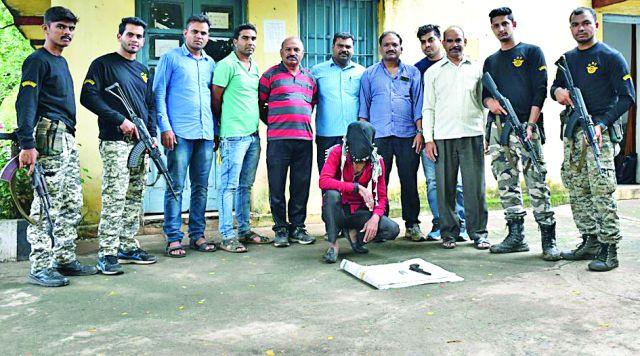 Gundas arrested with country-cuttings | देशी कट्ट्यासह गुंडास अटक Gundas arrested with country-cuttings | देशी कट्ट्यासह गुंडास अटक