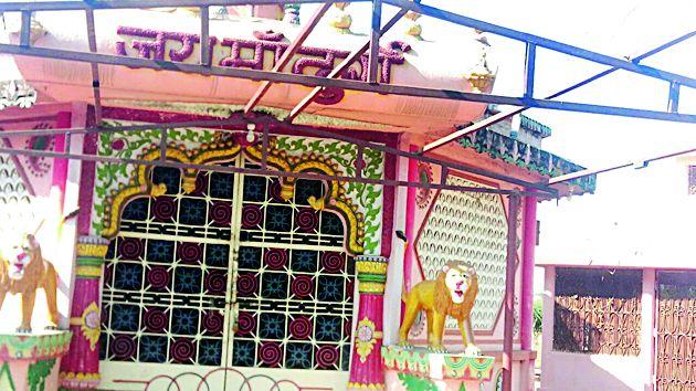 Your brave theft in the temple of Durga temple | तुमसरातील दुर्गा मंदिरात धाडसी चोरी Your brave theft in the temple of Durga temple | तुमसरातील दुर्गा मंदिरात धाडसी चोरी