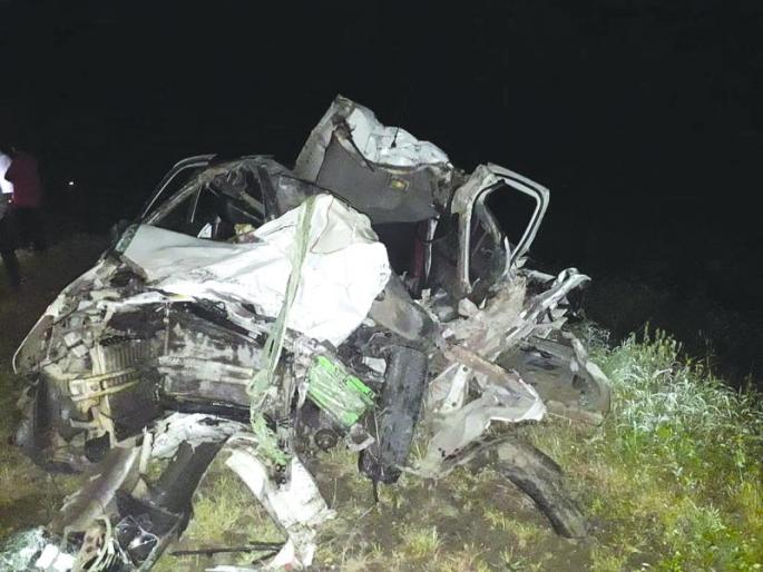 One killed in accident on Mehkar-Chikhali road; Two injured | मेहकर-चिखली मार्गावर अपघातात एक ठार; दोन जखमी