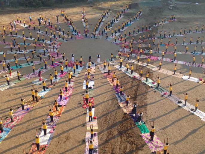 The spontaneous participation of student teachers in the collective sunshine | सामूहिक सूर्यनमस्कारात विद्यार्थी शिक्षकांचा उत्स्फुर्त सहभाग The spontaneous participation of student teachers in the collective sunshine | सामूहिक सूर्यनमस्कारात विद्यार्थी शिक्षकांचा उत्स्फुर्त सहभाग