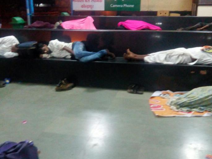 Will you get home for Diwali? Older, the question of children | दिवाळीसाठी तरी घरी जायला मिळणार का ? वृध्द, बालकांचा सवाल Will you get home for Diwali? Older, the question of children | दिवाळीसाठी तरी घरी जायला मिळणार का ? वृध्द, बालकांचा सवाल