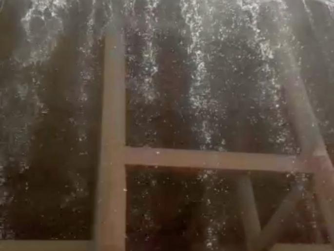 Rain water harvesting; Loss of thousands of liters of water | जलकुंभामधून वर्षाव; हजारो लिटर पाण्याची नासाडी