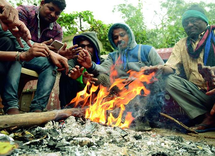 rain and cold in Nagpur | उपराजधानीत ‘हिवसाळा’ rain and cold in Nagpur | उपराजधानीत ‘हिवसाळा’