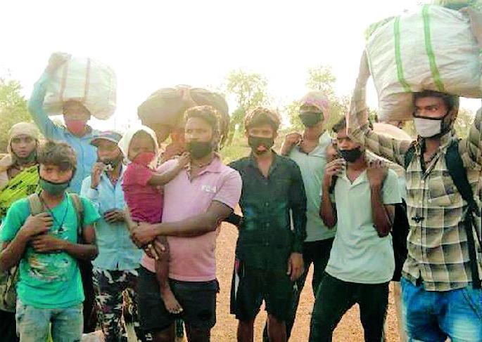 They are walking 12 days | १२ दिवसांपासून त्यांची पायी मजल They are walking 12 days | १२ दिवसांपासून त्यांची पायी मजल
