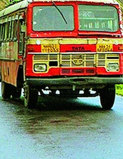 Education detention due to irregular baffling | अनियमित बसफेरीमुळे शिक्षणाचा खोळंबा