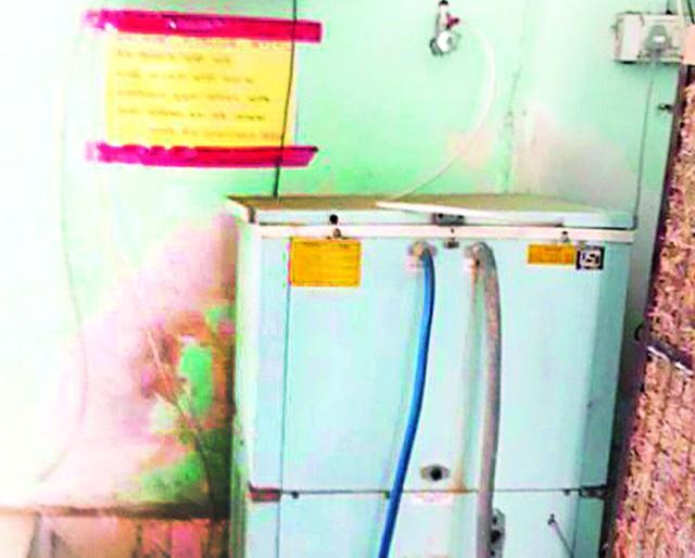 Sub-district has to buy water at the hospital | उपजिल्हा रुग्णालयात विकत घ्यावे लागते पाणी Sub-district has to buy water at the hospital | उपजिल्हा रुग्णालयात विकत घ्यावे लागते पाणी