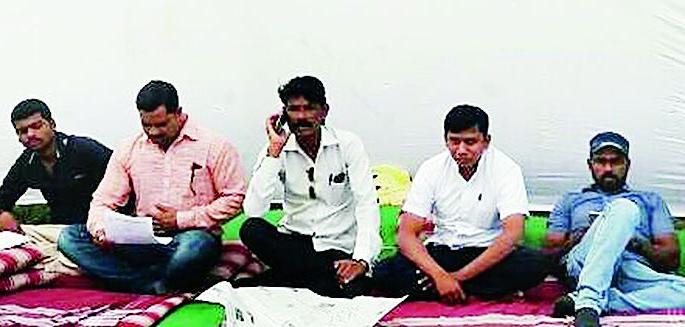 Fasting against corporator Golwad | नगरसेवक गोलीवार यांच्याविरोधात उपोषण Fasting against corporator Golwad | नगरसेवक गोलीवार यांच्याविरोधात उपोषण