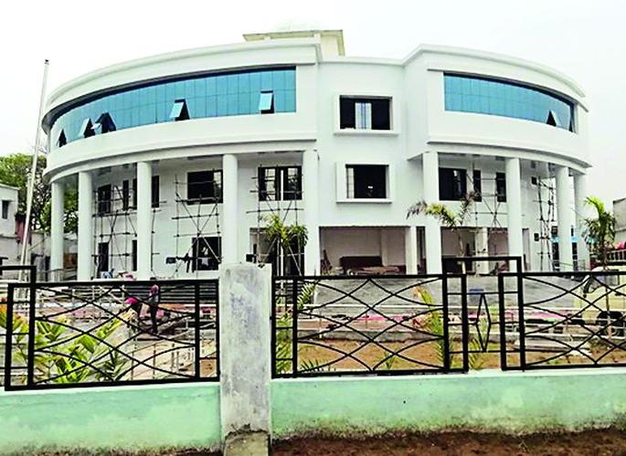 The first well-equipped building of Nagar Panchayat in the state of Ponchuri | पोंभूर्ण्यात साकारतेय राज्यातील नगर पंचायतीची पहिली सुसज्ज इमारत