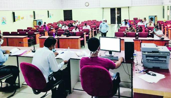 Sir, give me an oxygen bed anyway | साहेब, कसं पण करा ऑक्सिजन बेड द्या Sir, give me an oxygen bed anyway | साहेब, कसं पण करा ऑक्सिजन बेड द्या