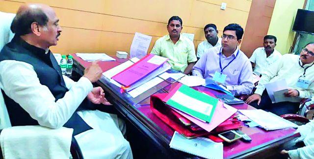 Green lantern to give Ghugus the status of a municipal council | घुग्घुसला नगरपरिषदेचा दर्जा देण्याला हिरवा कंदील Green lantern to give Ghugus the status of a municipal council | घुग्घुसला नगरपरिषदेचा दर्जा देण्याला हिरवा कंदील