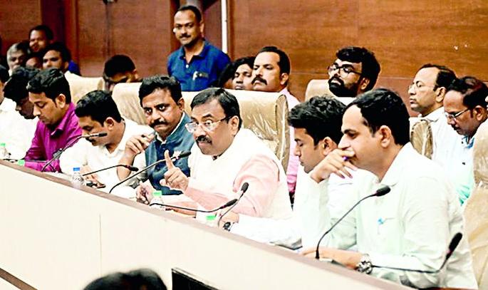 Vekoli will not bear the trouble of living for years | वर्षानुवर्षांपासून वास्तव्य असताना वेकोलिचा त्रास खपवून घेणार नाही Vekoli will not bear the trouble of living for years | वर्षानुवर्षांपासून वास्तव्य असताना वेकोलिचा त्रास खपवून घेणार नाही