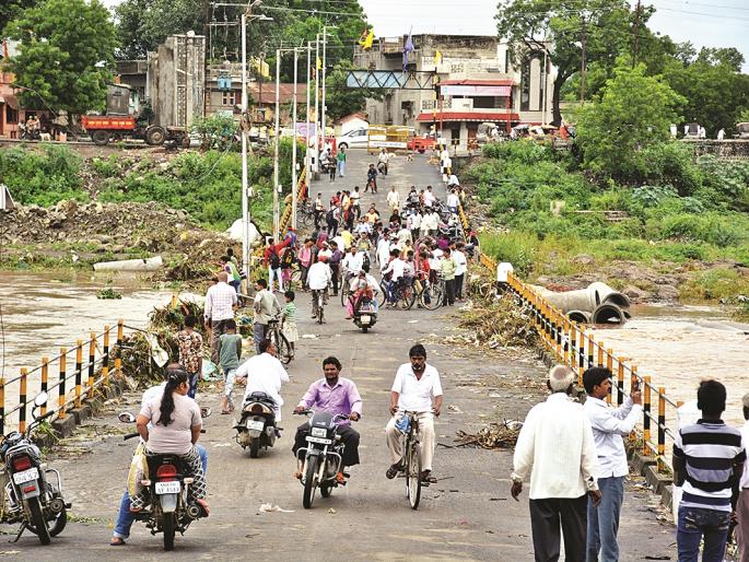 Caution alert to the urban colonies on the bank of the mona river | मोर्णाकाठच्या नागरी वसाहतींना सावधानतेचा इशारा