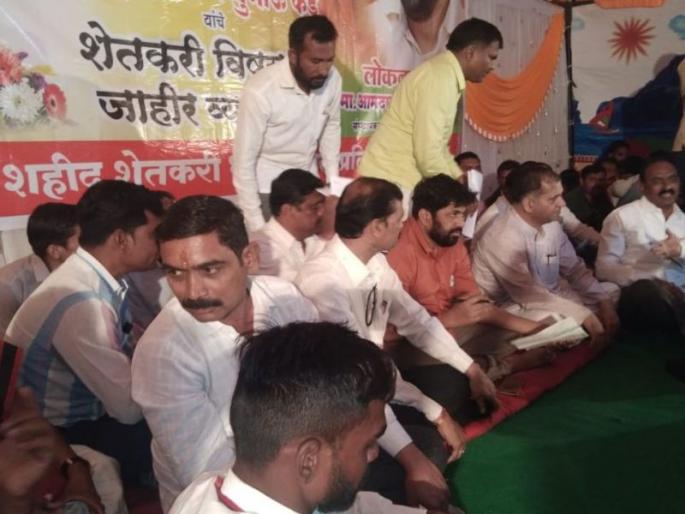 Give a price to the farmer to stop the suicide | आत्महत्या थांबविण्यासाठी शेतीमालास भाव द्या Give a price to the farmer to stop the suicide | आत्महत्या थांबविण्यासाठी शेतीमालास भाव द्या