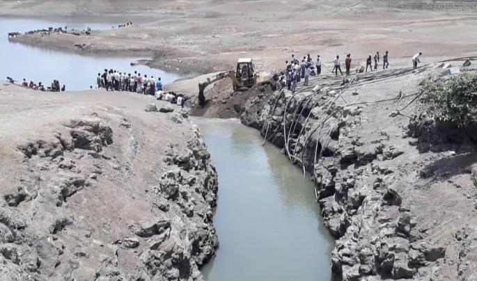 Break the gate of Dhanoli Dam and try water supply | धनोली धरणाचे गेट तोडून पाणीचोरीचा प्रयत्न Break the gate of Dhanoli Dam and try water supply | धनोली धरणाचे गेट तोडून पाणीचोरीचा प्रयत्न