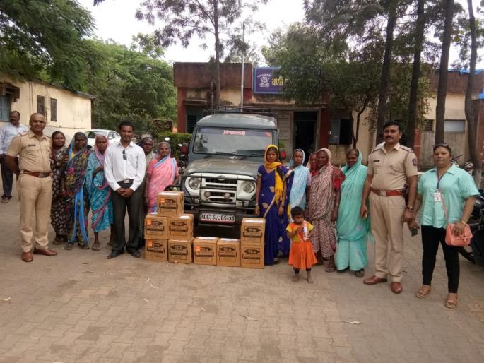22 thousand liquor was seized in Lakhmapur Shivar | लखमापूर शिवारात २२ हजारांचे मद्य जप्त 22 thousand liquor was seized in Lakhmapur Shivar | लखमापूर शिवारात २२ हजारांचे मद्य जप्त