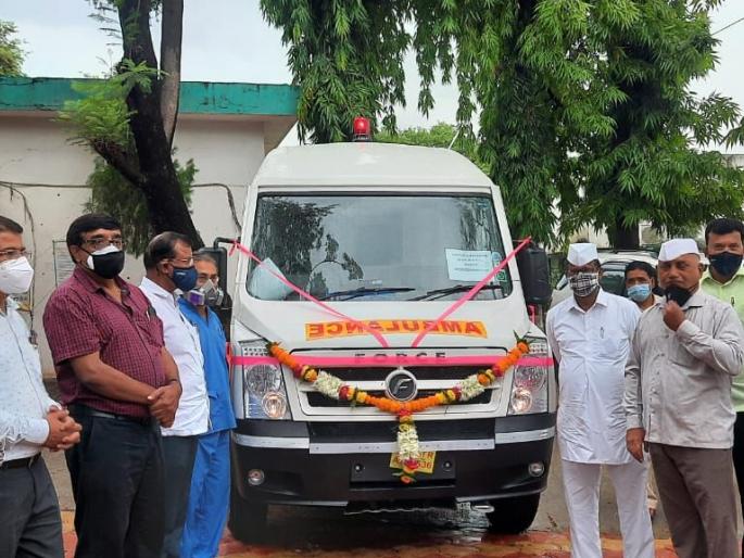 Dedication of ambulance at Dindori | दिंडोरीत रुग्णवाहिकेचे लोकार्पण