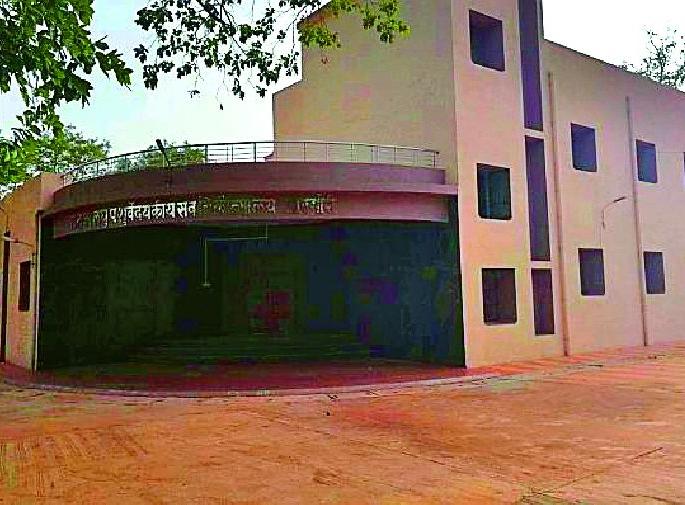 The machines came, but not the experts | मशीनरीज आल्या, मात्र तज्ज्ञ नाहीत