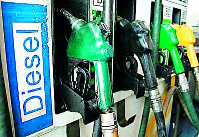 Diesel's problem is all the same | डिझेलच्या तुटवड्याने सारेच त्रस्त Diesel's problem is all the same | डिझेलच्या तुटवड्याने सारेच त्रस्त