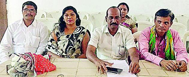 The cleaning workers are deprived of rights | सफाई कर्मचारी हक्कांपासून वंचित The cleaning workers are deprived of rights | सफाई कर्मचारी हक्कांपासून वंचित