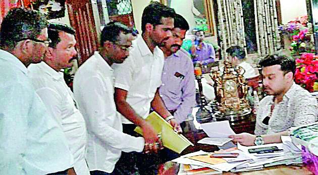 Investigate the purchase of uniforms | गणवेश खरेदीची चौकशी करा Investigate the purchase of uniforms | गणवेश खरेदीची चौकशी करा