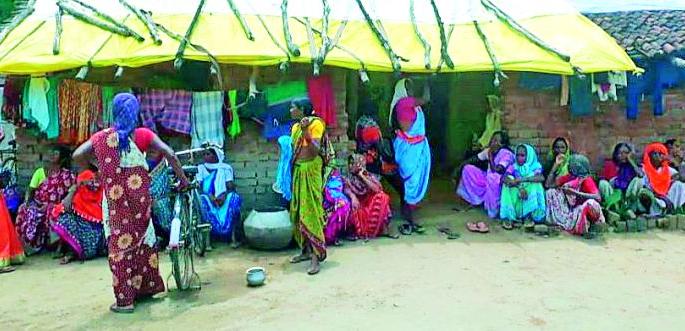 Women drunk alcohol | महिलांनी नष्ट केली गावठी दारू