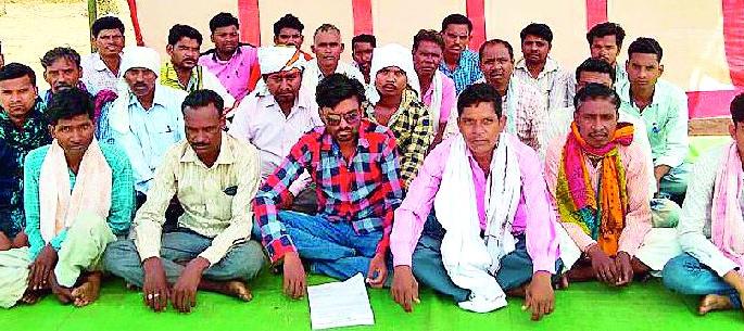 Gram Panchayat employees' fasting | ग्रामपंचायत कर्मचाऱ्यांचे उपोषण Gram Panchayat employees' fasting | ग्रामपंचायत कर्मचाऱ्यांचे उपोषण