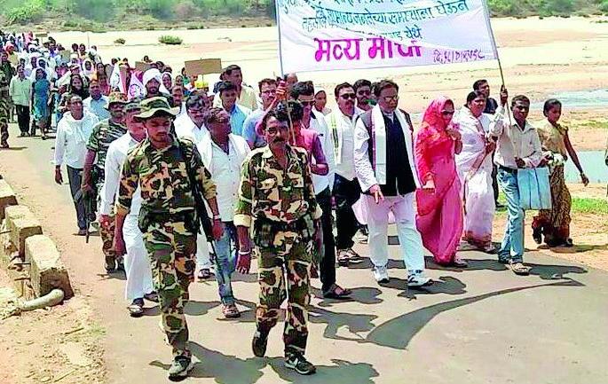 Nationalist Congress Party's Bhamragad tahsil | भामरागड तहसीलवर राष्ट्रवादी काँंग्रेसची धडक Nationalist Congress Party's Bhamragad tahsil | भामरागड तहसीलवर राष्ट्रवादी काँंग्रेसची धडक