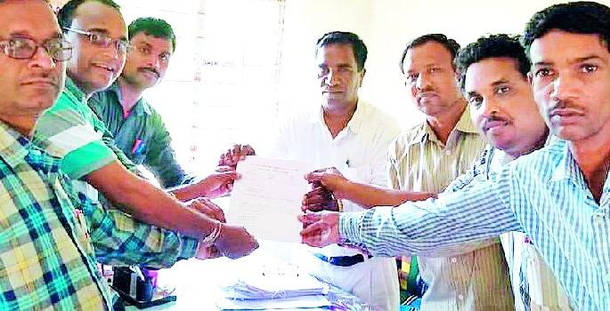 School closure agitation in Korchi taluka | कोरची तालुक्यात शाळाबंद आंदोलन