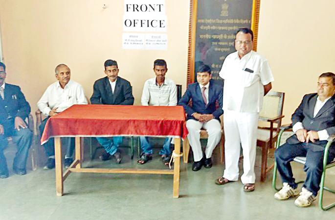  Front office in court | न्यायालयात फ्रन्ट आॅफिस सुरू