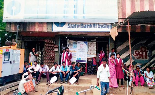 Link failure hits customers | लिंक फेलचा ग्राहकांना फटका Link failure hits customers | लिंक फेलचा ग्राहकांना फटका