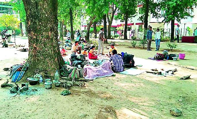 The crowd of patients in the Lok Biradari project | लोकबिरादरी प्रकल्पात रुग्णांची गर्दी The crowd of patients in the Lok Biradari project | लोकबिरादरी प्रकल्पात रुग्णांची गर्दी