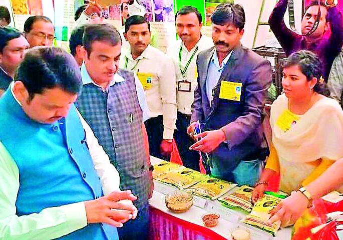 Chief Minister applauds organic farming products | सेंद्रीय शेतीतील उत्पादनांची मुख्यमंत्र्यांकडून प्रशंसा Chief Minister applauds organic farming products | सेंद्रीय शेतीतील उत्पादनांची मुख्यमंत्र्यांकडून प्रशंसा