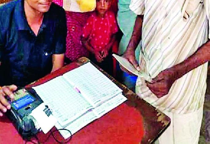 Computerized grains are distributed in the district of Salekasa | संगणकीकृत धान्य वाटपात सालेकसा जिल्ह्यात अव्वल Computerized grains are distributed in the district of Salekasa | संगणकीकृत धान्य वाटपात सालेकसा जिल्ह्यात अव्वल
