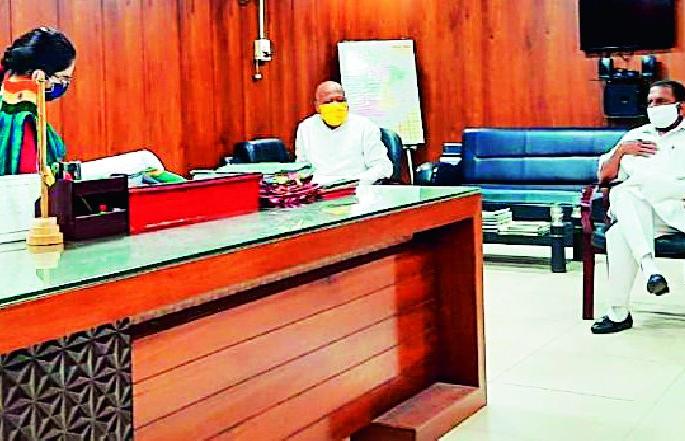 Quarantine ordinary patients at home | साधारण रूग्णांना घरीच क्वारंटाईन करा Quarantine ordinary patients at home | साधारण रूग्णांना घरीच क्वारंटाईन करा