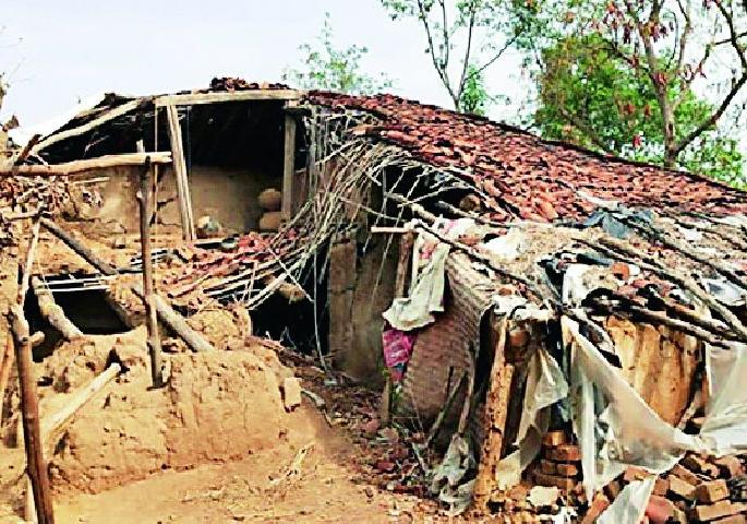 The needy beneficiaries get a home loan | गरजू लाभार्थ्यांना घरकूल मिळेना The needy beneficiaries get a home loan | गरजू लाभार्थ्यांना घरकूल मिळेना