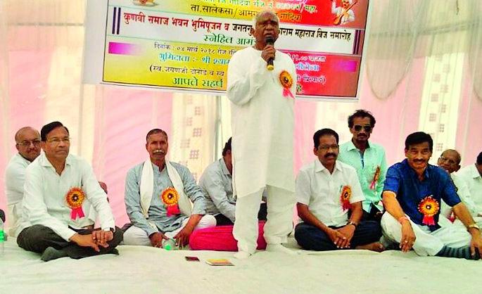 Young people should take the initiative to join the society | समाज जोडण्यासाठी तरुणांनी पुढाकार घ्यावा Young people should take the initiative to join the society | समाज जोडण्यासाठी तरुणांनी पुढाकार घ्यावा