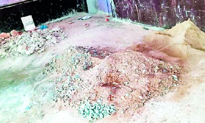 Empty patients' ward for a month | महिनाभरापासून रूग्णांचे वॉर्ड रिकामेच Empty patients' ward for a month | महिनाभरापासून रूग्णांचे वॉर्ड रिकामेच