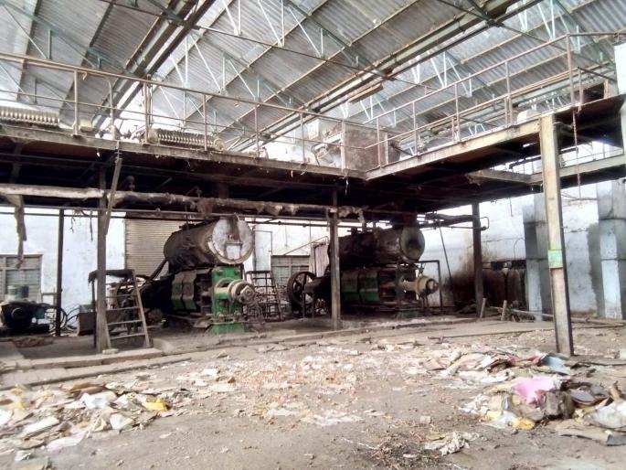 Millions of mossesil furniture | मोसिकॉलची कोट्यवधींची यंत्रसामुग्री पडून Millions of mossesil furniture | मोसिकॉलची कोट्यवधींची यंत्रसामुग्री पडून