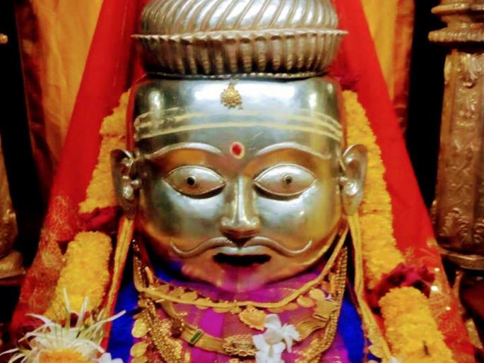 Nageshwar Nagnatha's year anniversary is called 'Alankar Puja' | नागेश्वर नागनाथाची वर्ष प्रतिपदेला अलंकार पूजा  Nageshwar Nagnatha's year anniversary is called 'Alankar Puja' | नागेश्वर नागनाथाची वर्ष प्रतिपदेला अलंकार पूजा