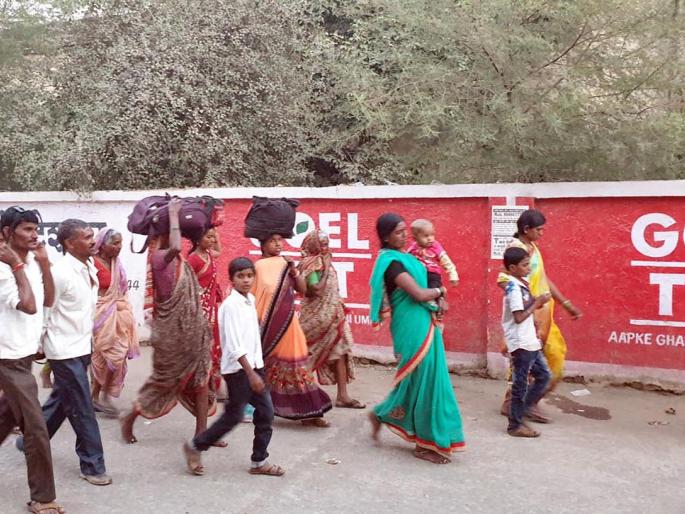  Hingoli market crowd at Dasara | दसऱ्याच्या मुहूर्तावर हिंगोली बाजारपेठेत गर्दी