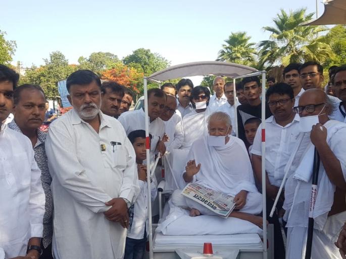 Jain Acharya Shivamuni Shree's eulogy welcome | जैन आचार्य शिवमुनीश्रींचे सिन्नरला जोरदार स्वागत Jain Acharya Shivamuni Shree's eulogy welcome | जैन आचार्य शिवमुनीश्रींचे सिन्नरला जोरदार स्वागत
