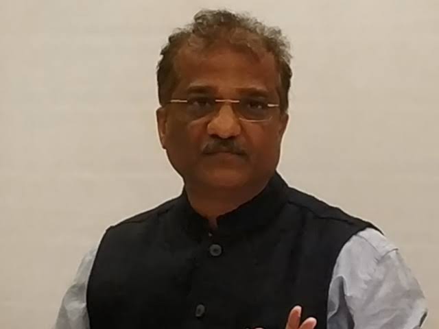 During the Thackeray government, the fence is eating away at the farm: Criticism of Pramod Jathar | ठाकरे सरकारच्या काळात कुंपणच शेत खात आहे : प्रमोद जठार यांची टीका During the Thackeray government, the fence is eating away at the farm: Criticism of Pramod Jathar | ठाकरे सरकारच्या काळात कुंपणच शेत खात आहे : प्रमोद जठार यांची टीका