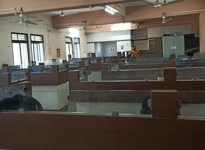 Officers, employees coming late in offices | साडेदहानंतरही शुकशुकाट Officers, employees coming late in offices | साडेदहानंतरही शुकशुकाट