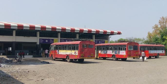 The loss of Rs 19 lakhs to Partur depot | परतूर आगाराला वर्षात १९ लाखांचा तोटा The loss of Rs 19 lakhs to Partur depot | परतूर आगाराला वर्षात १९ लाखांचा तोटा